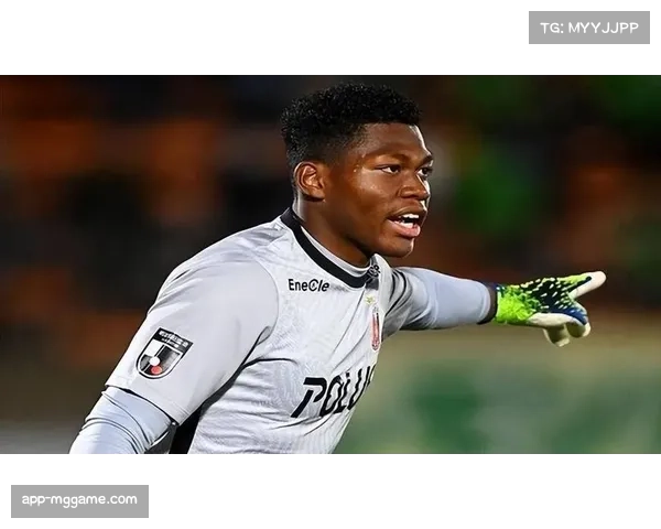 帕尔马门将铃木彩艳高接低挡,面对米兰狂轰滥炸屡献神扑