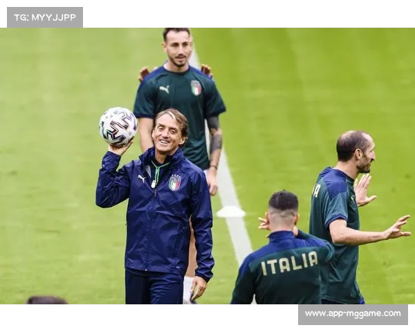 欧洲杯卫冕冠军意大利集训营，曼奇尼考察边缘国脚