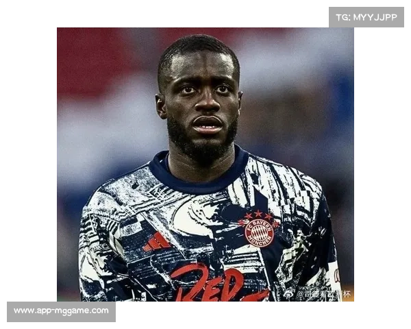 特写：拜仁中卫于帕梅卡诺一次关键拦截瓦解对手快攻